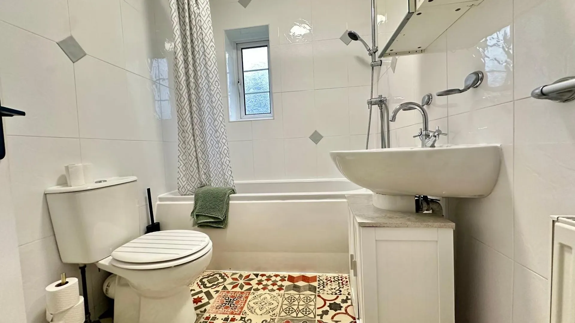 Apartment Lovely Spacious 3 Double Bed Flat, Ls17 Leeds