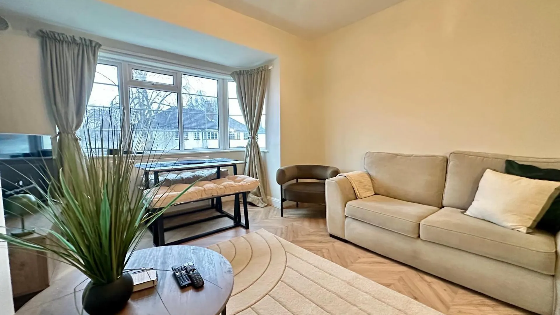 Lovely Spacious 3 Double Bed Flat, Ls17 Leeds  Apartment Leeds (West Yorkshire)